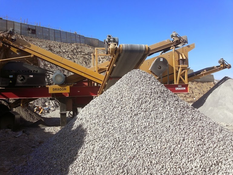 Aggregate production with mobile crusher